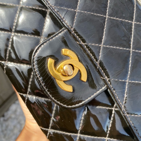 ⭐️BEAUTIFUL⭐️ CHANEL CLASSIC FLAP BAG MEDIUM 9 INCHES🔥 100% Authentic patent - Picture 13 of 17